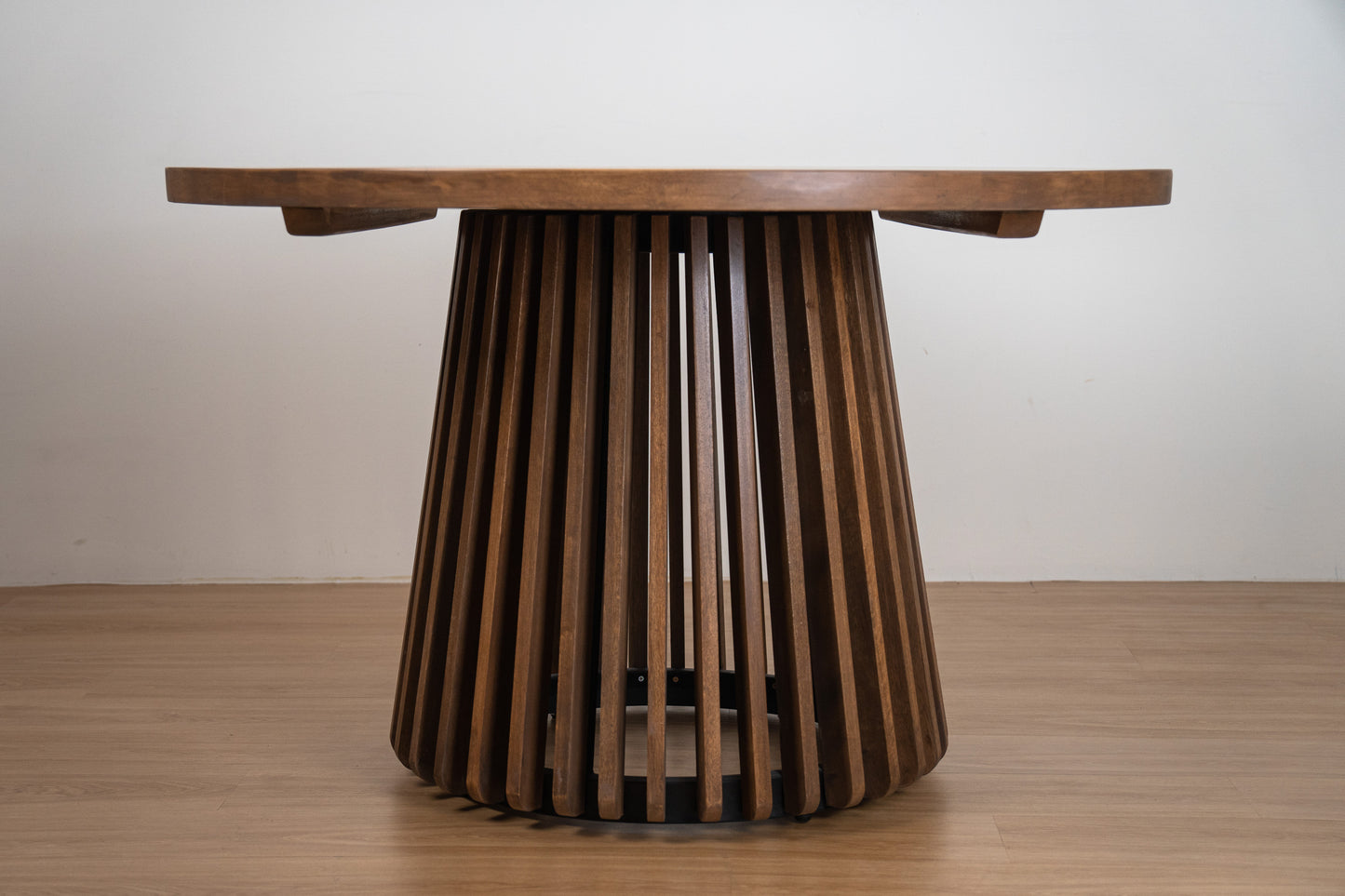 Meranti Wood Round table